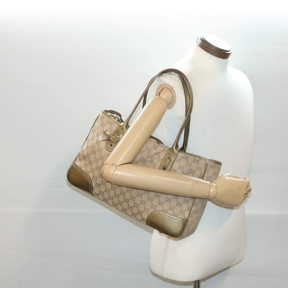 GUCCI GG Canvas Shoulder Bag Beige Gold 163805 Auth 38395