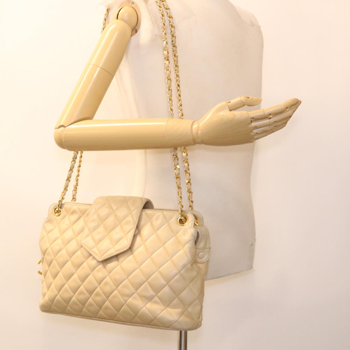 CHANEL Chain Shoulder Bag Lamb Skin Beige CC Auth 38451