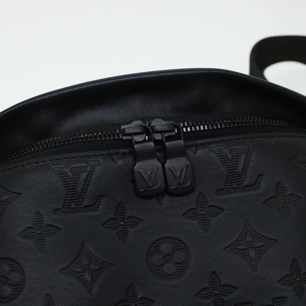 LOUIS VUITTON Monogram Shadow Discovery Bum Bag PM Body Bag M46036 Auth 43553A