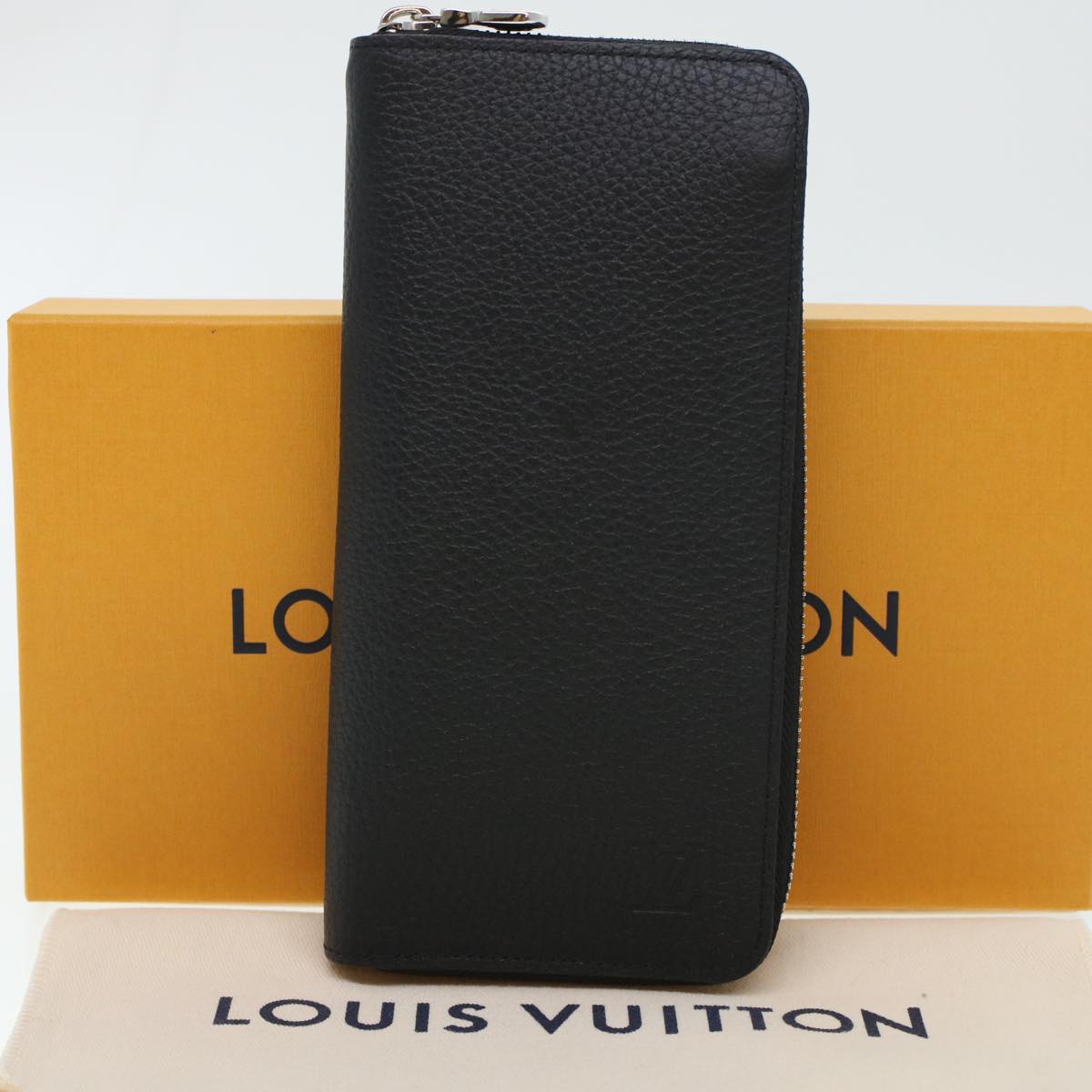 LOUIS VUITTON Zippy Wallet Vertical Taurillon Leather Black M58804 Auth 45066A