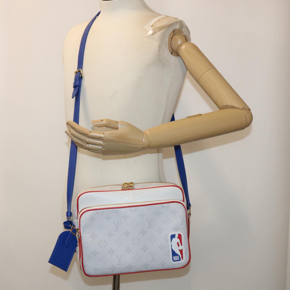 LOUIS VUITTON Monogram Nile PM Shoulder Bag NBA White M45583 LV Auth 47492SM