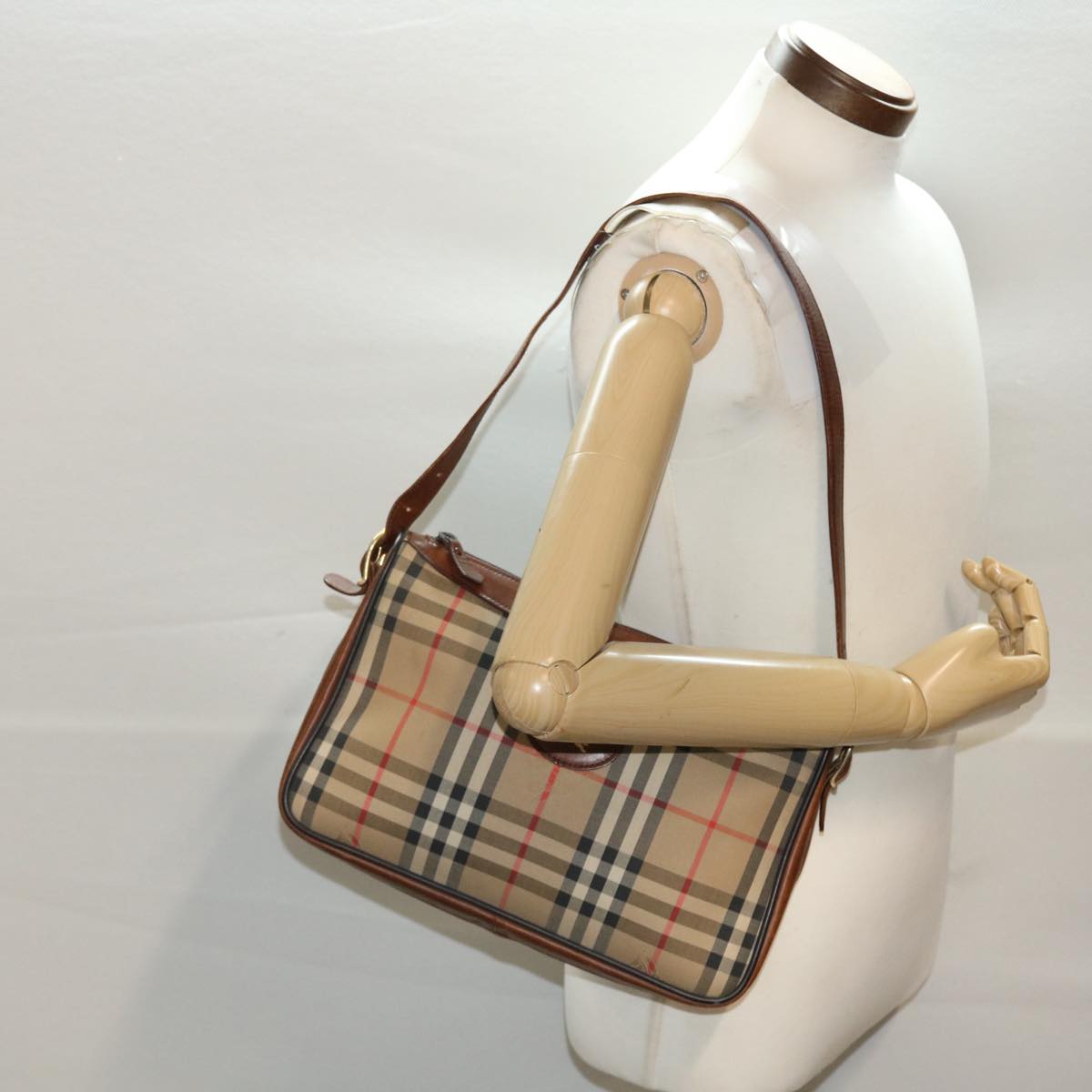 Burberrys Nova Check Shoulder Bag Nylon Beige Auth 48462