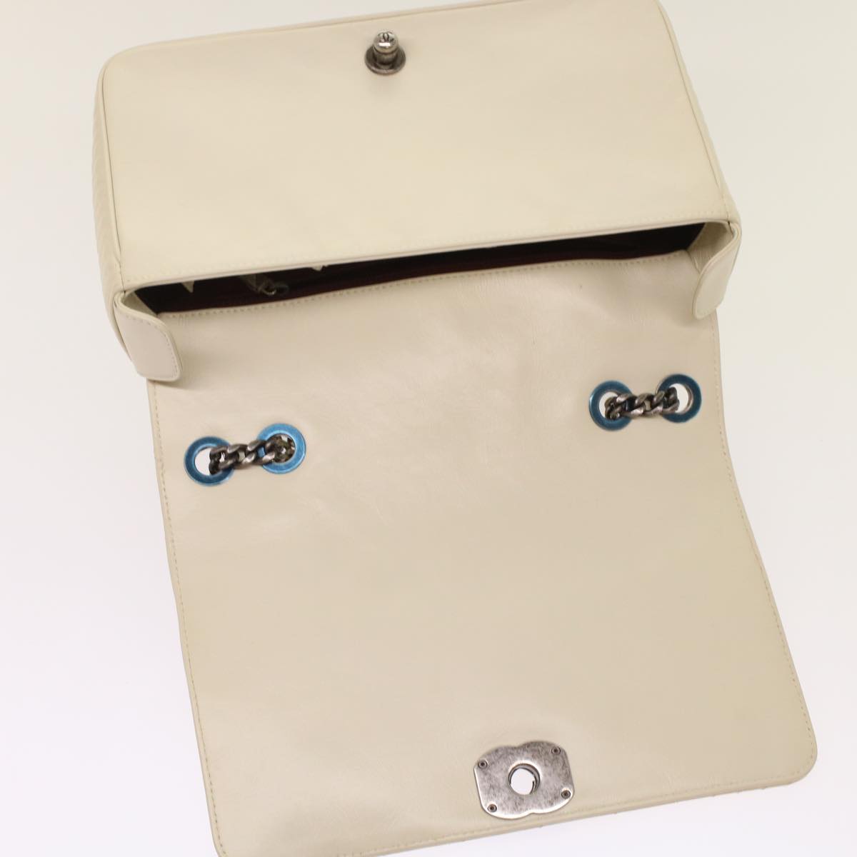 CHANEL Chevron x Matelasse Chain Shoulder Bag Lamb Skin White CC Auth 48469AV