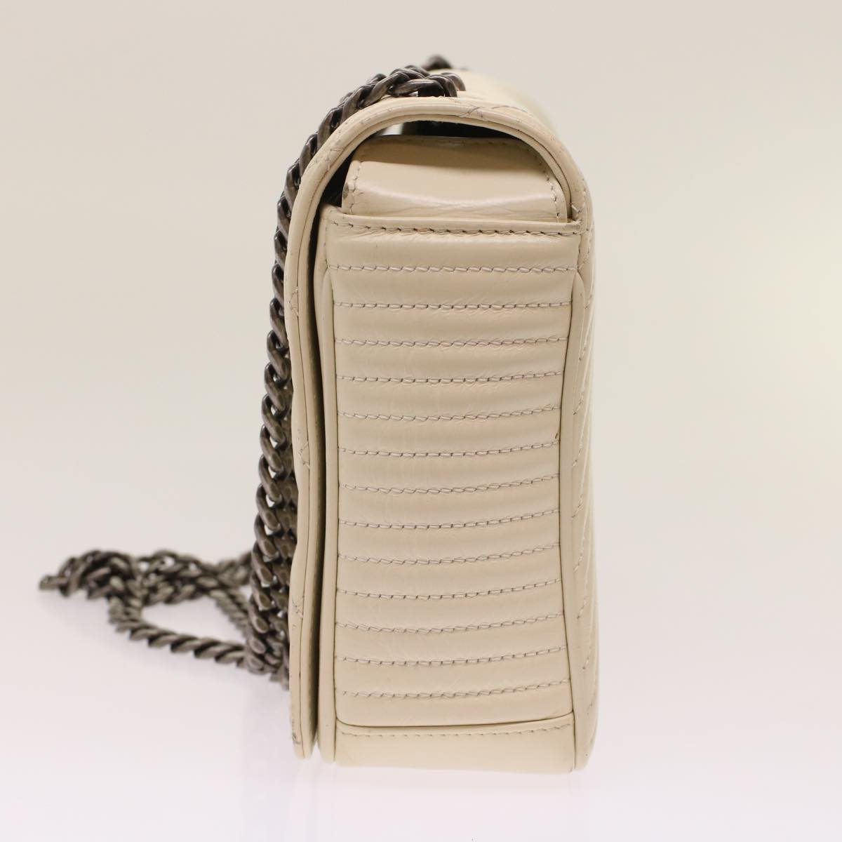 CHANEL Chevron x Matelasse Chain Shoulder Bag Lamb Skin White CC Auth 48469AV