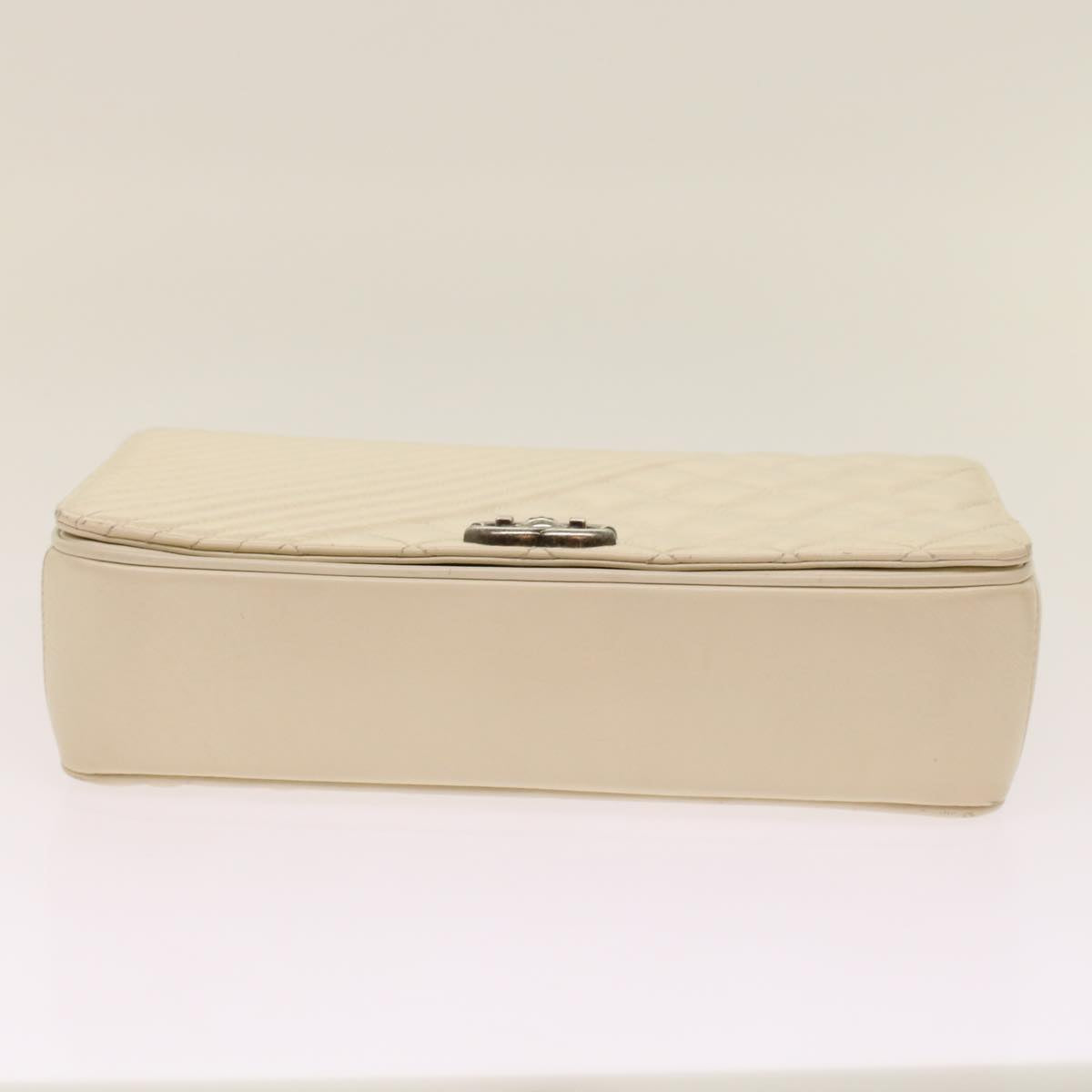 CHANEL Chevron x Matelasse Chain Shoulder Bag Lamb Skin White CC Auth 48469AV