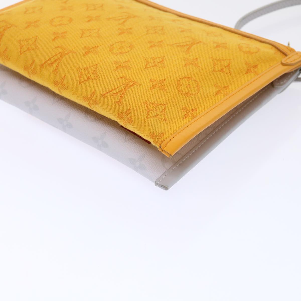 LOUIS VUITTON Monogram White Flat Mensenger Shoulder Bag Bron M44640 Auth 48487SAM