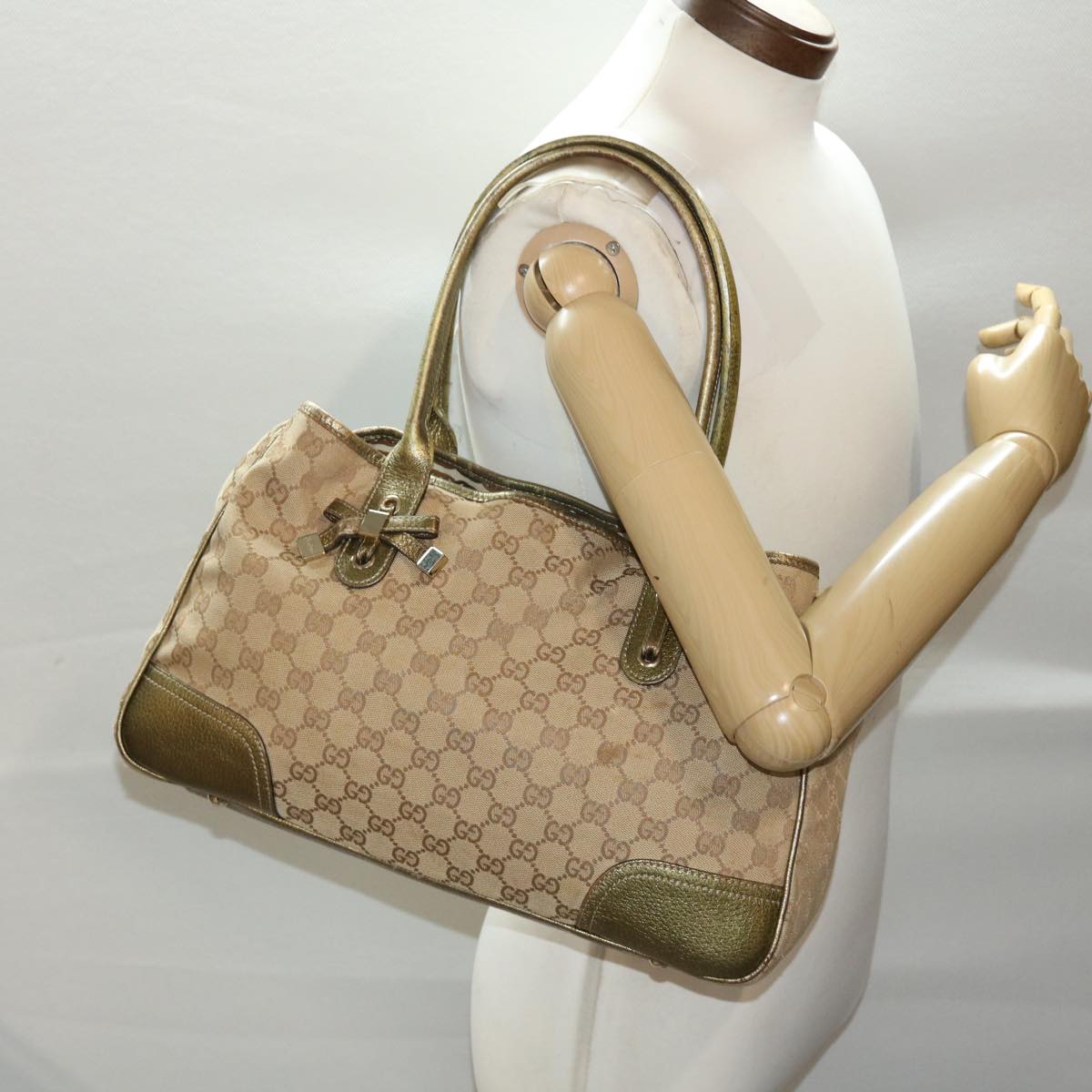 GUCCI GG Canvas Shoulder Bag Beige Gold Auth 49063