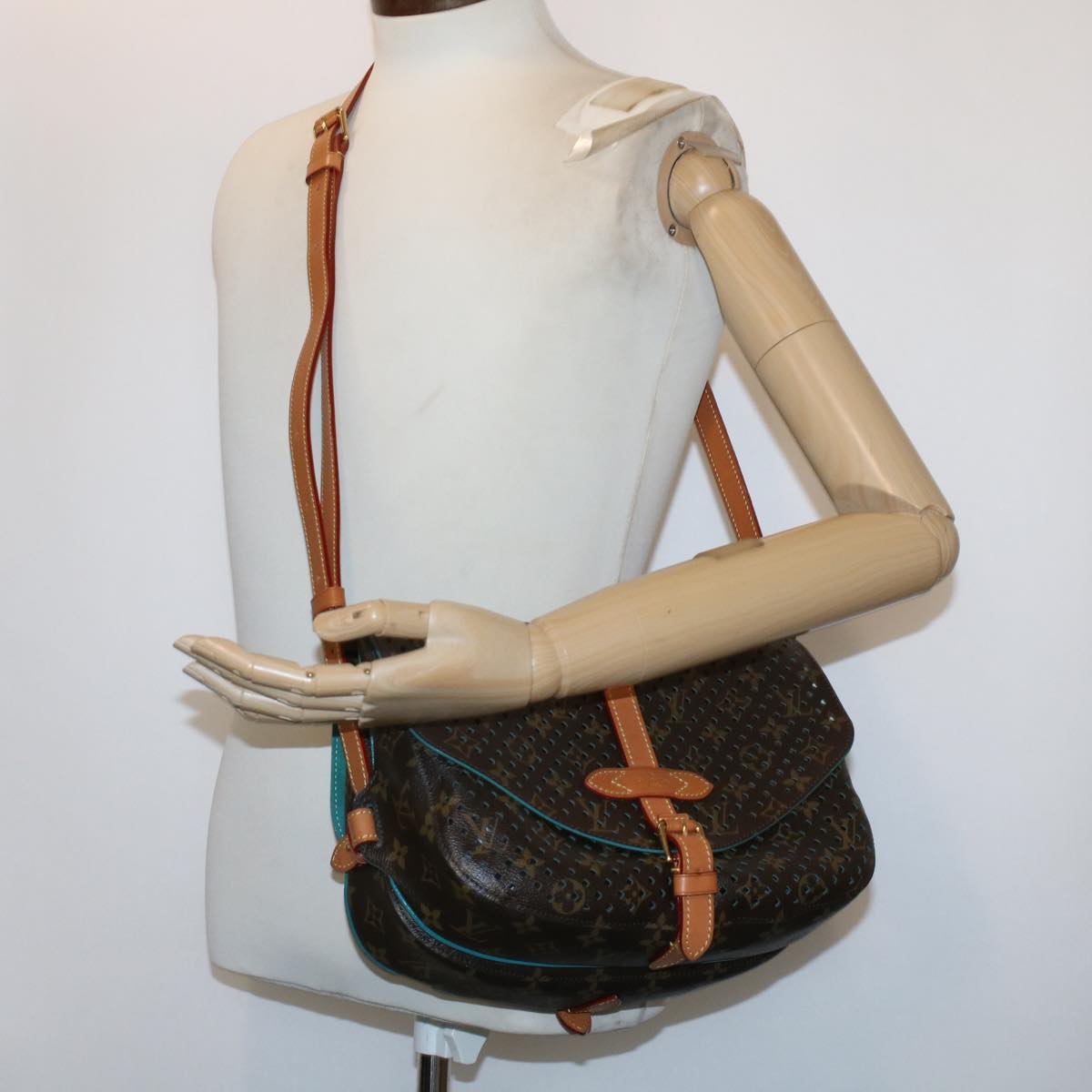 LOUIS VUITTON Monogram Perfo Saumur 30 Shoulder Bag M93998 LV Auth 49620SAV