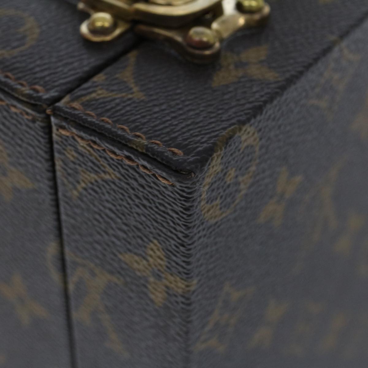 LOUIS VUITTON Monogram Boite Bijou Trunk M47120 LV Auth 49667SV