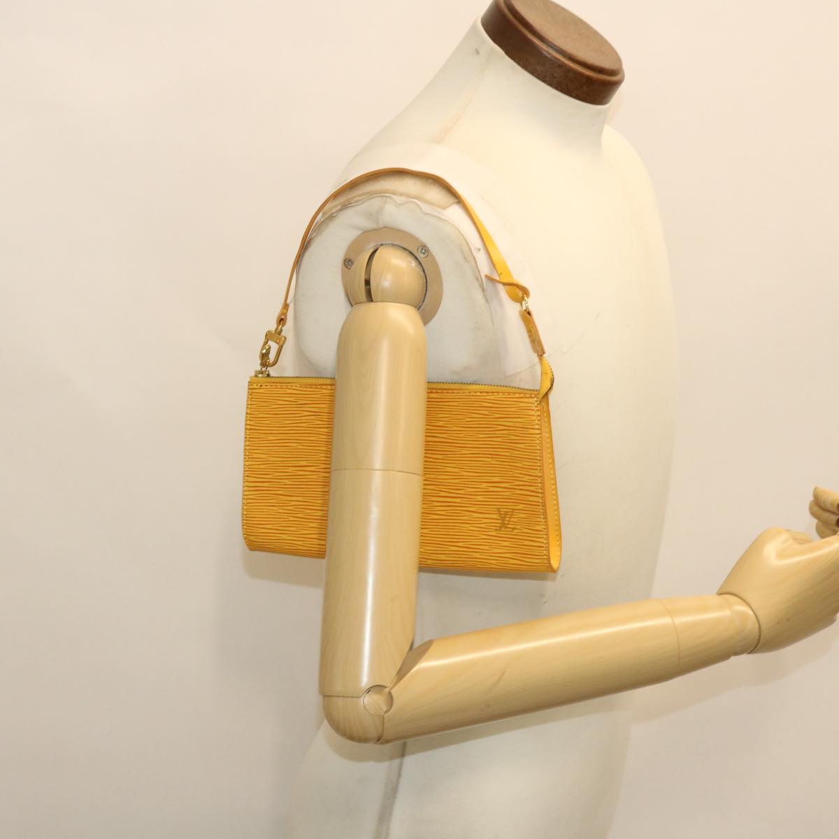 LOUIS VUITTON Epi Pochette Accessoires Pouch Yellow M52989 LV Auth 50469