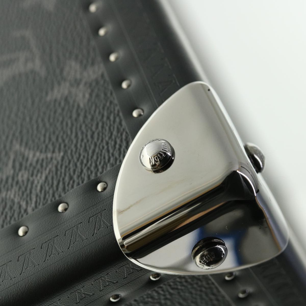 LOUIS VUITTON Monogram Eclipse Alzer 70 Trunk M20014 LV Auth 50883SM