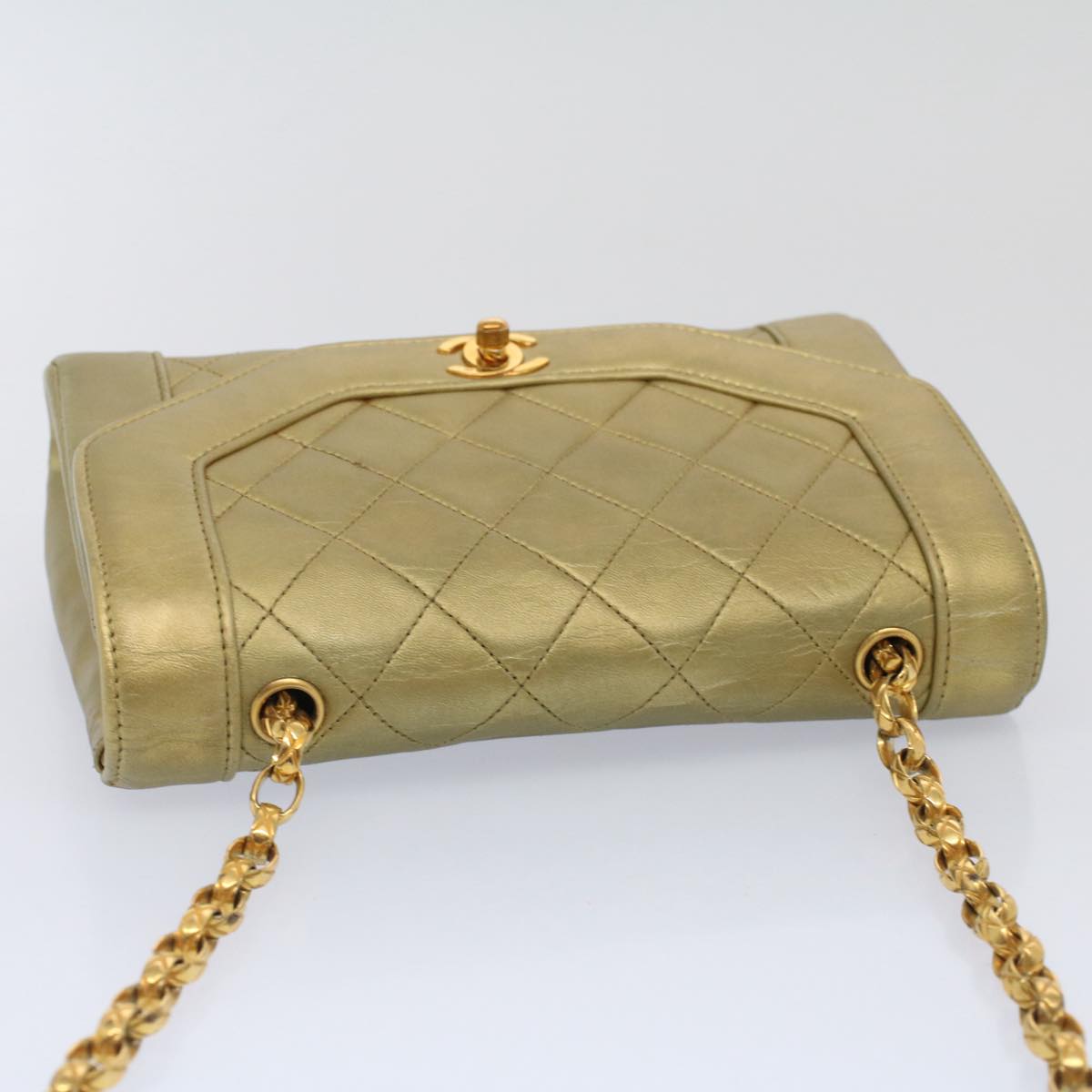 CHANEL Matelasse Turn Lock Chain Shoulder Bag Lamb Skin Gold CC Auth 51274SAM