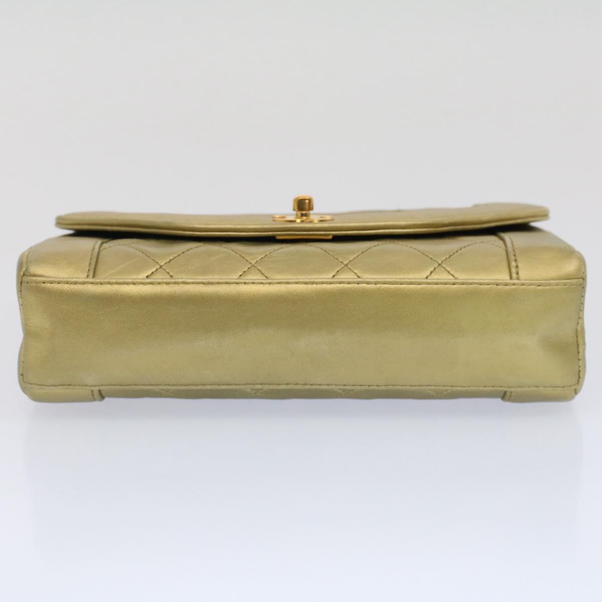 CHANEL Matelasse Turn Lock Chain Shoulder Bag Lamb Skin Gold CC Auth 51274SAM