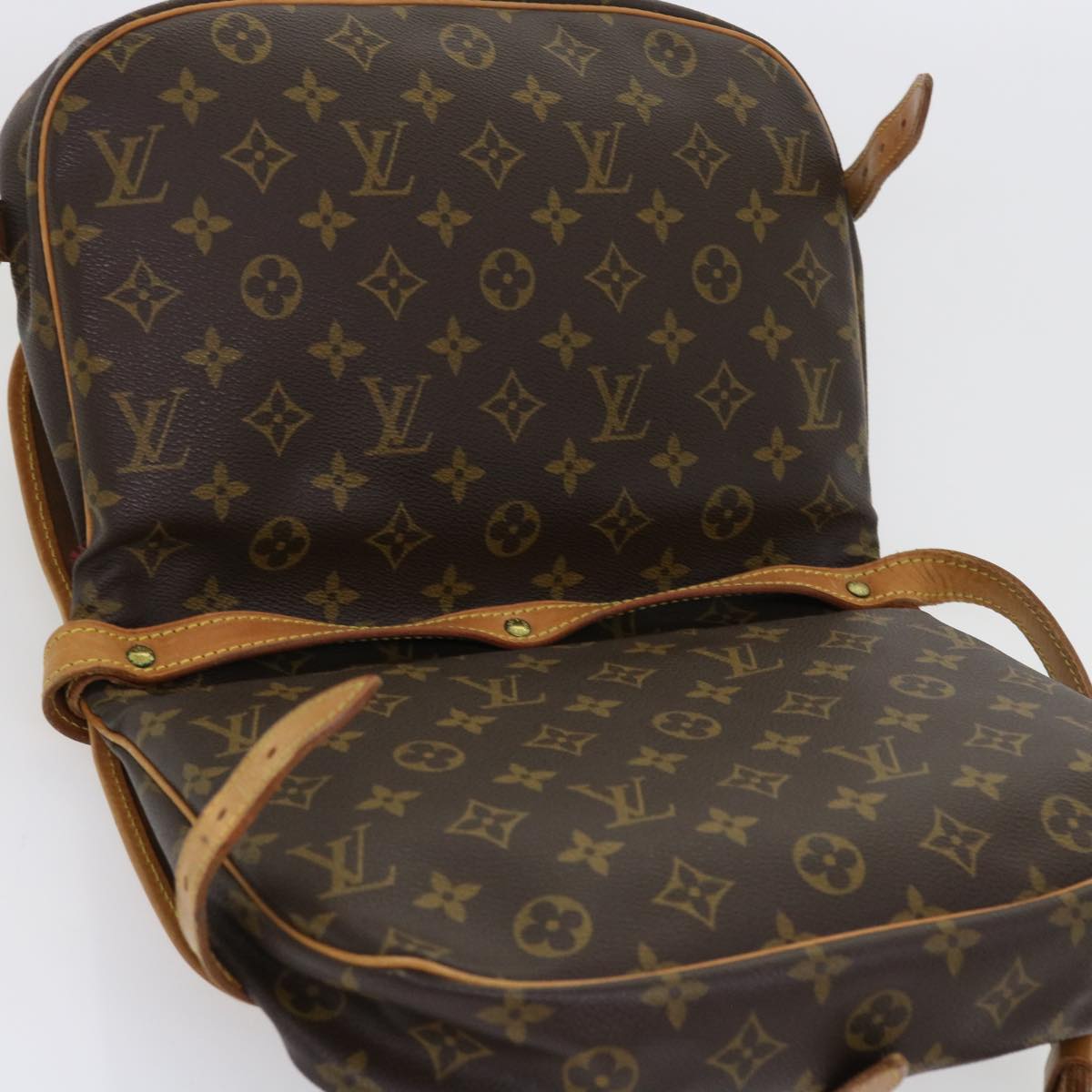 LOUIS VUITTON Monogram Saumur 30 Shoulder Bag M42256 LV Auth 52649