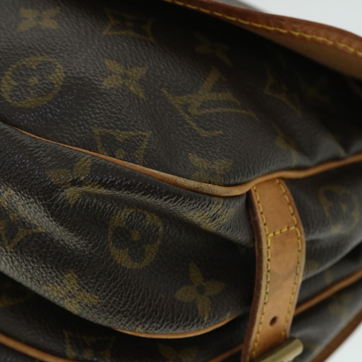 LOUIS VUITTON Monogram Saumur 30 Shoulder Bag M42256 LV Auth 52650