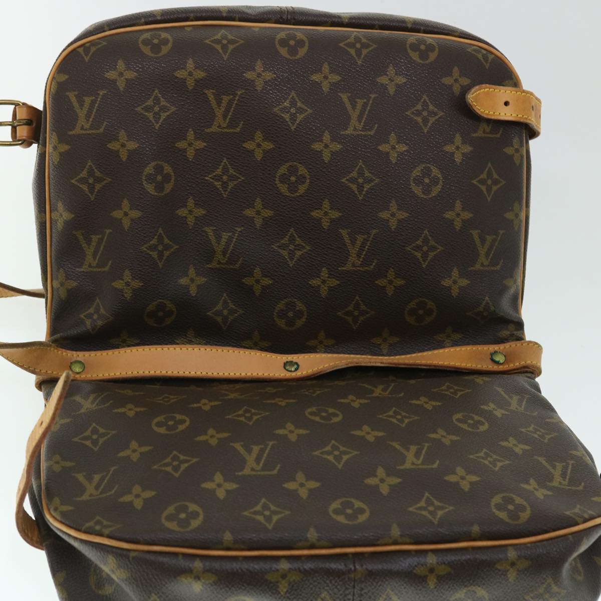 LOUIS VUITTON Monogram Saumur 30 Shoulder Bag M42256 LV Auth 52650