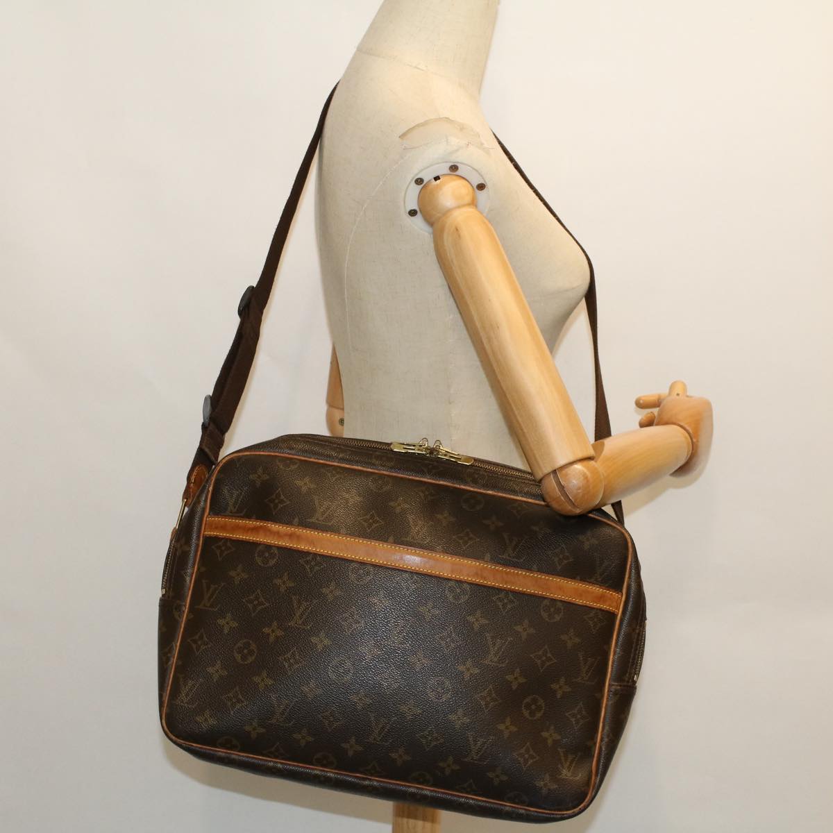 LOUIS VUITTON Monogram Reporter GM Shoulder Bag M45252 LV Auth 53184