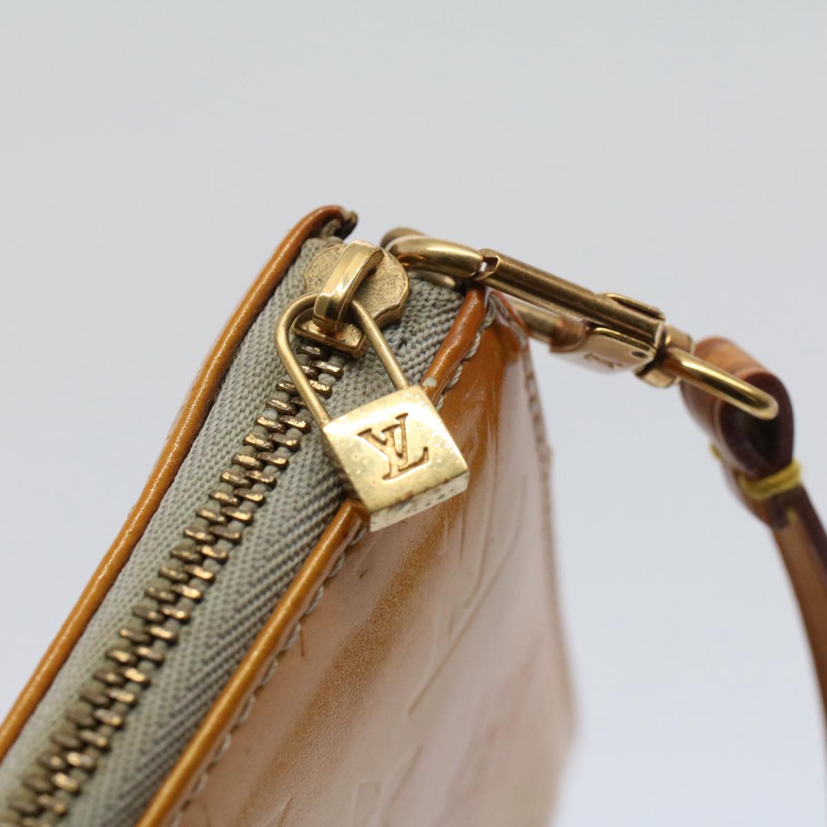 LOUIS VUITTON Monogram Vernis Lexington Pouch Beige M91010 LV Auth 53411