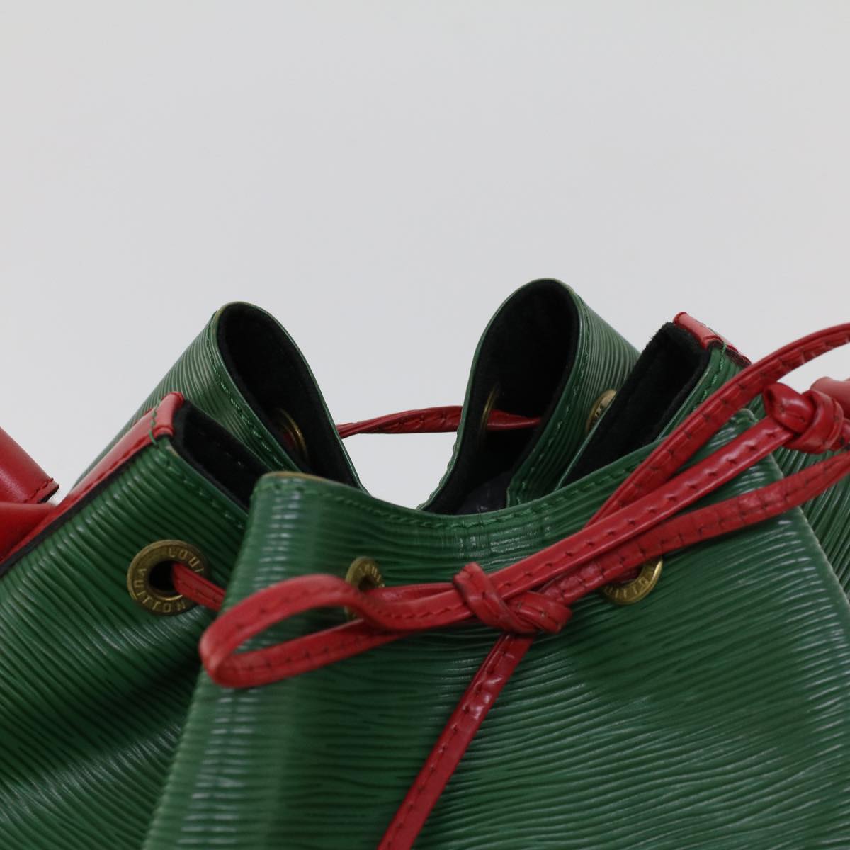 LOUIS VUITTON Epi Petit Noe Shoulder Bag Green Red M44147 LV Auth 53606