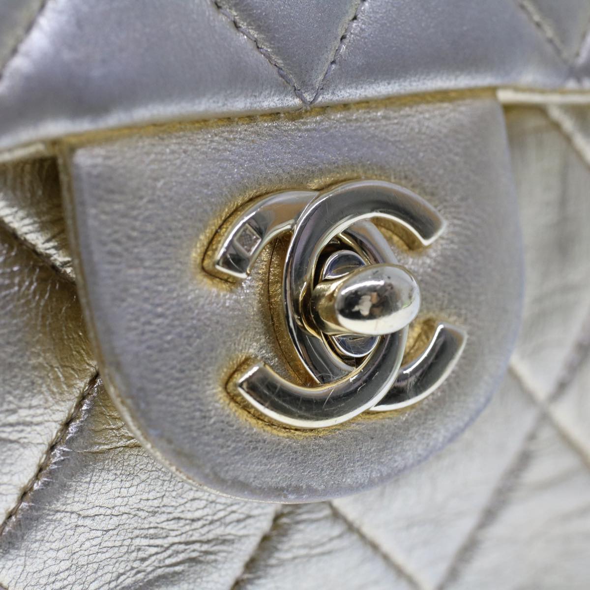 CHANEL Matelasse 17 Turn Lock Chain Shoulder Bag Lamb Skin Gold CC Auth 53752SA