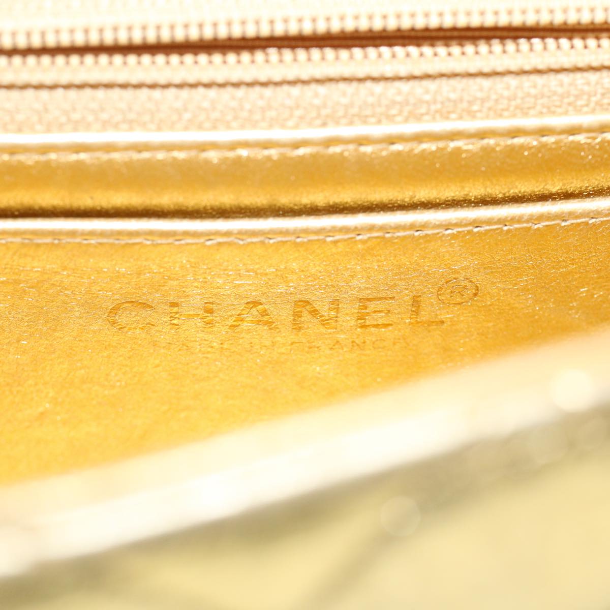CHANEL Matelasse 17 Turn Lock Chain Shoulder Bag Lamb Skin Gold CC Auth 53752SA