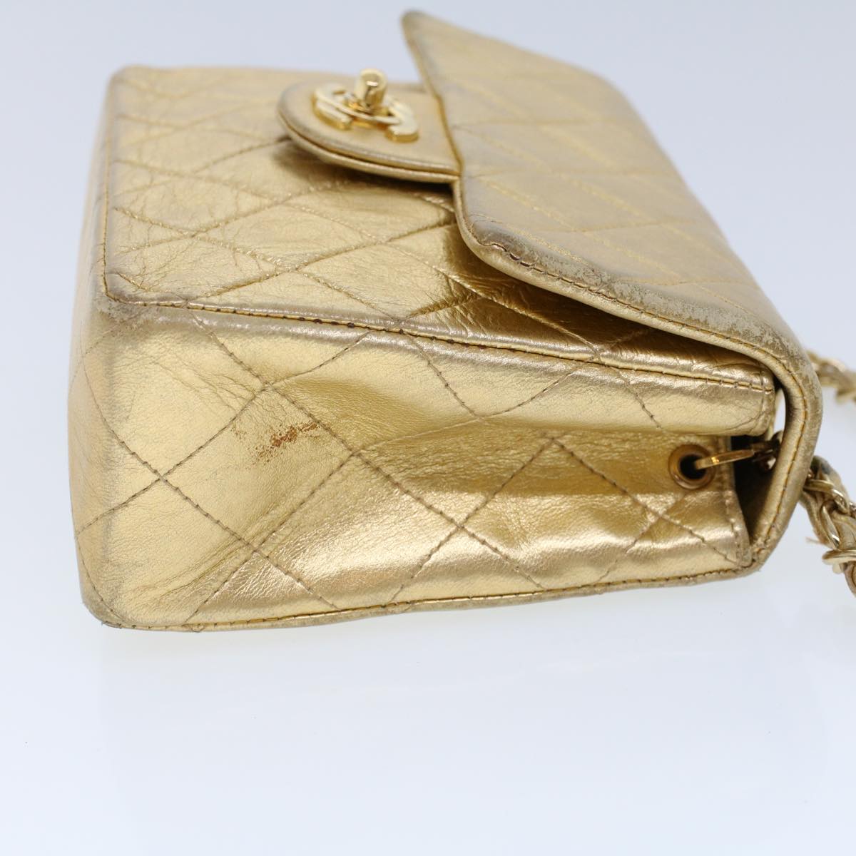 CHANEL Matelasse 17 Turn Lock Chain Shoulder Bag Lamb Skin Gold CC Auth 53752SA