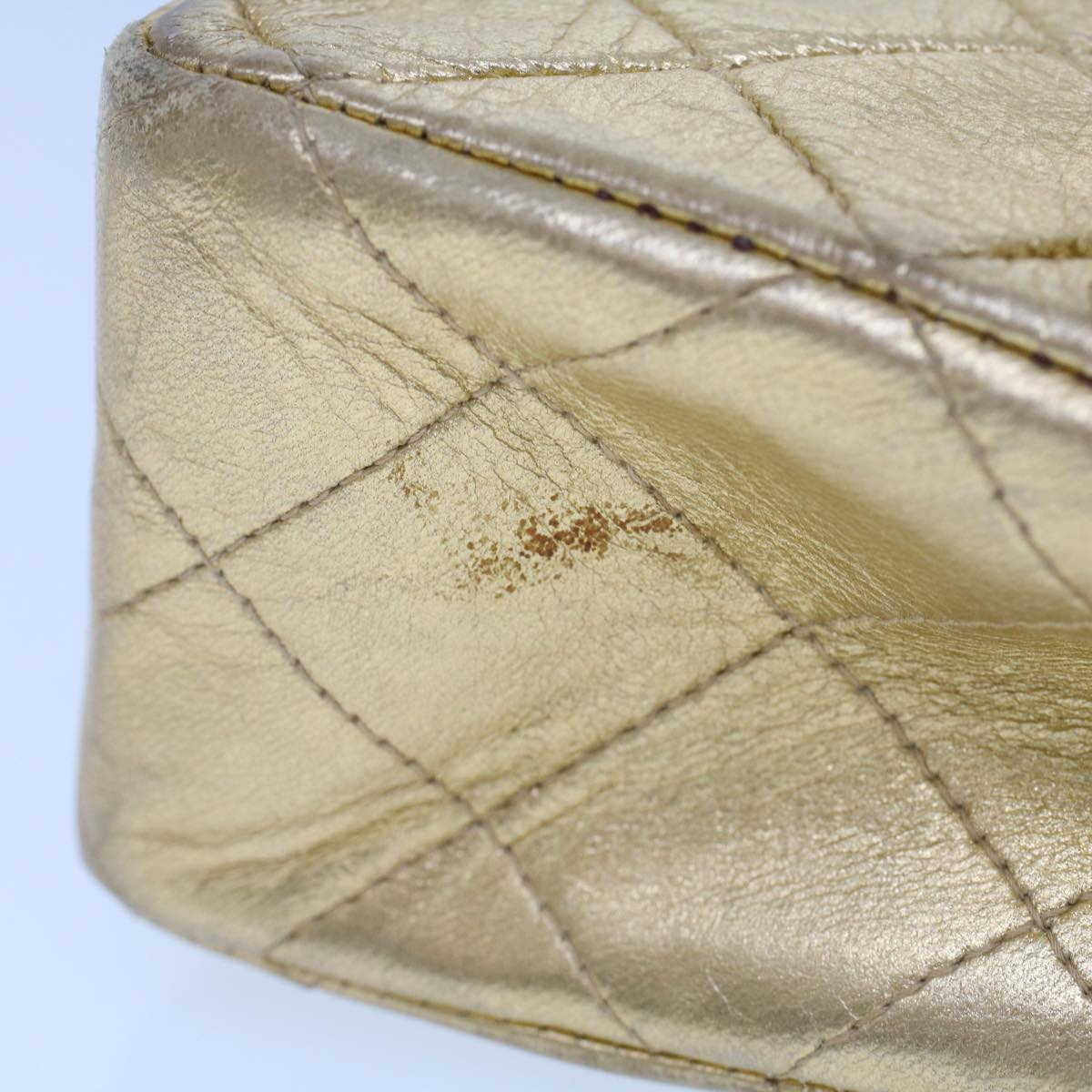 CHANEL Matelasse 17 Turn Lock Chain Shoulder Bag Lamb Skin Gold CC Auth 53752SA