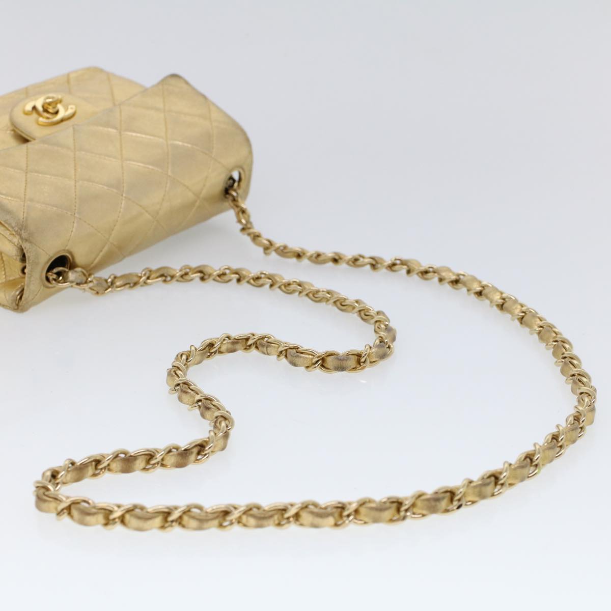 CHANEL Matelasse Turn Lock Chain Shoulder Bag Lamb Skin Gold CC Auth 53752A