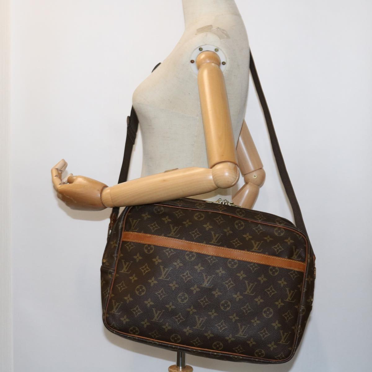 LOUIS VUITTON Monogram Reporter GM Shoulder Bag M45252 LV Auth 55480