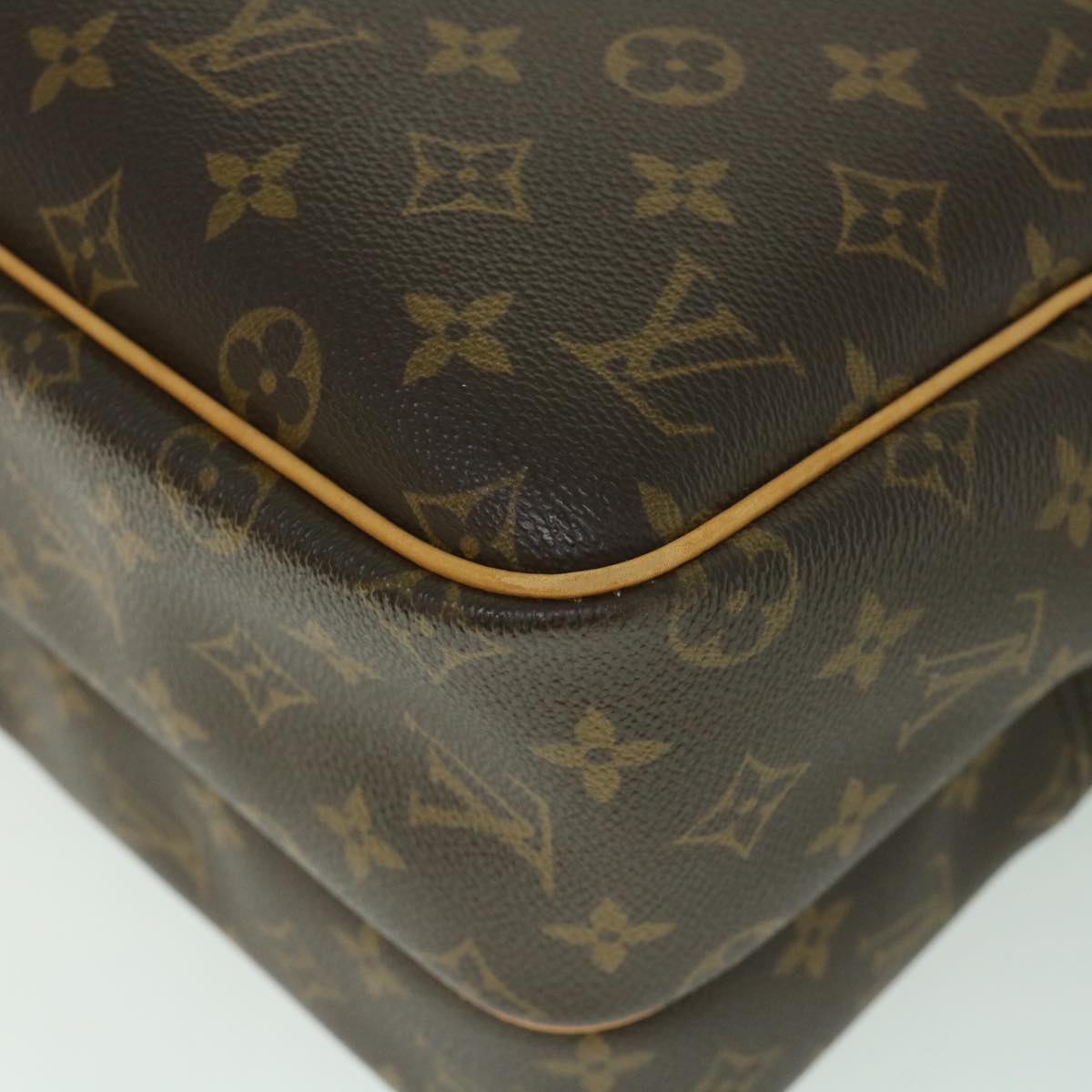 LOUIS VUITTON Monogram Reporter GM Shoulder Bag M45252 LV Auth 55635