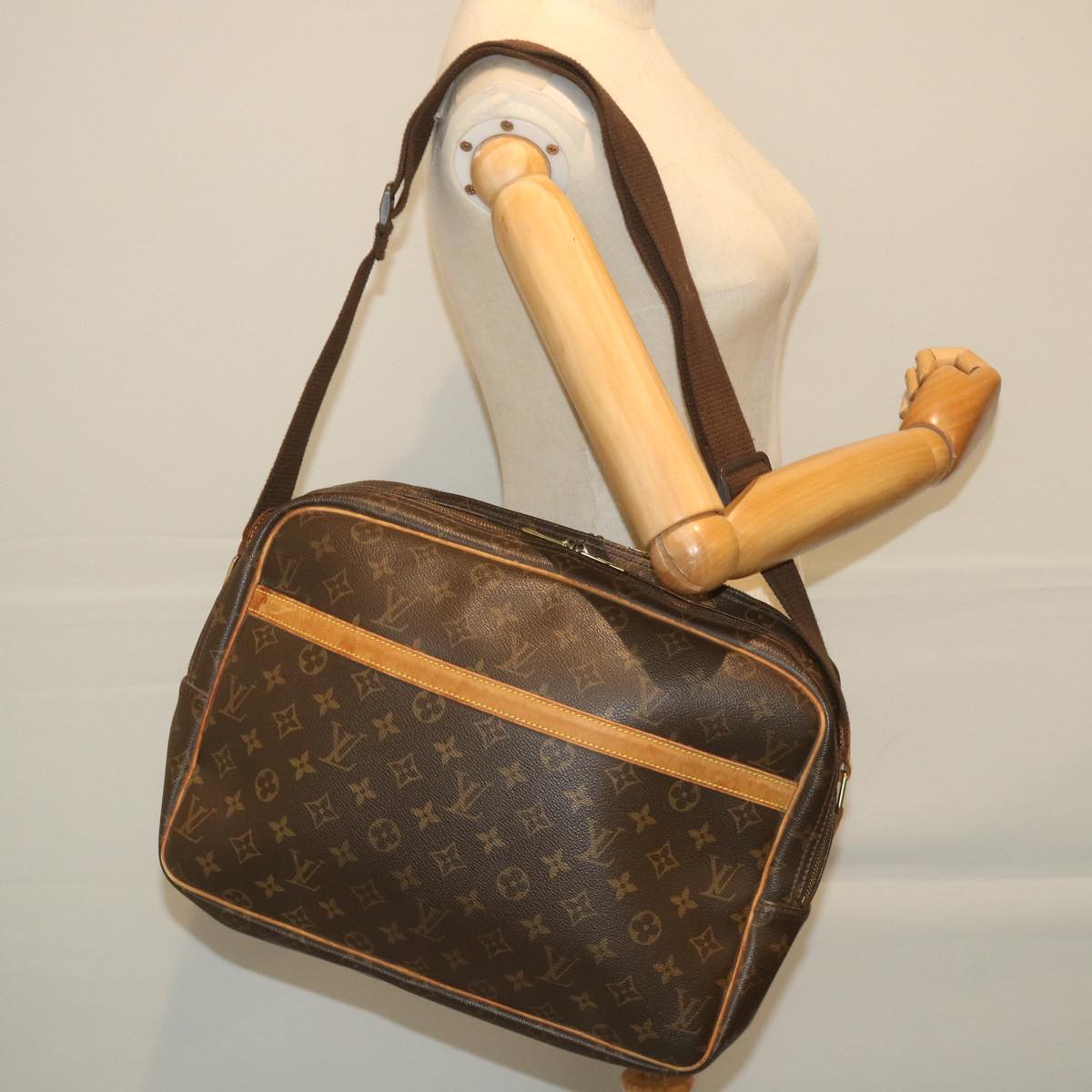 LOUIS VUITTON Monogram Reporter GM Shoulder Bag M45252 LV Auth 56498