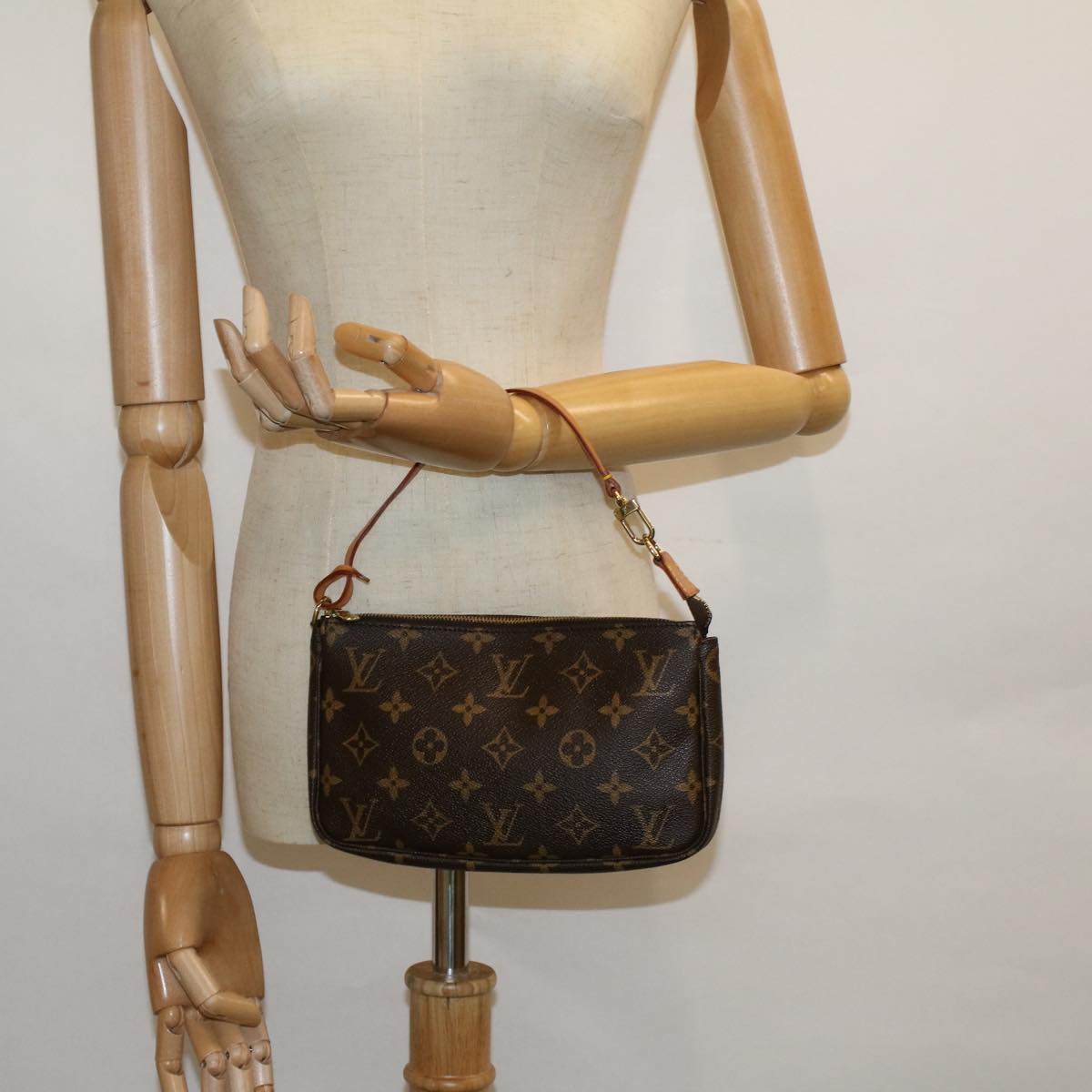 LOUIS VUITTON Monogram Pochette Accessoires Pouch M51980 LV Auth 57447