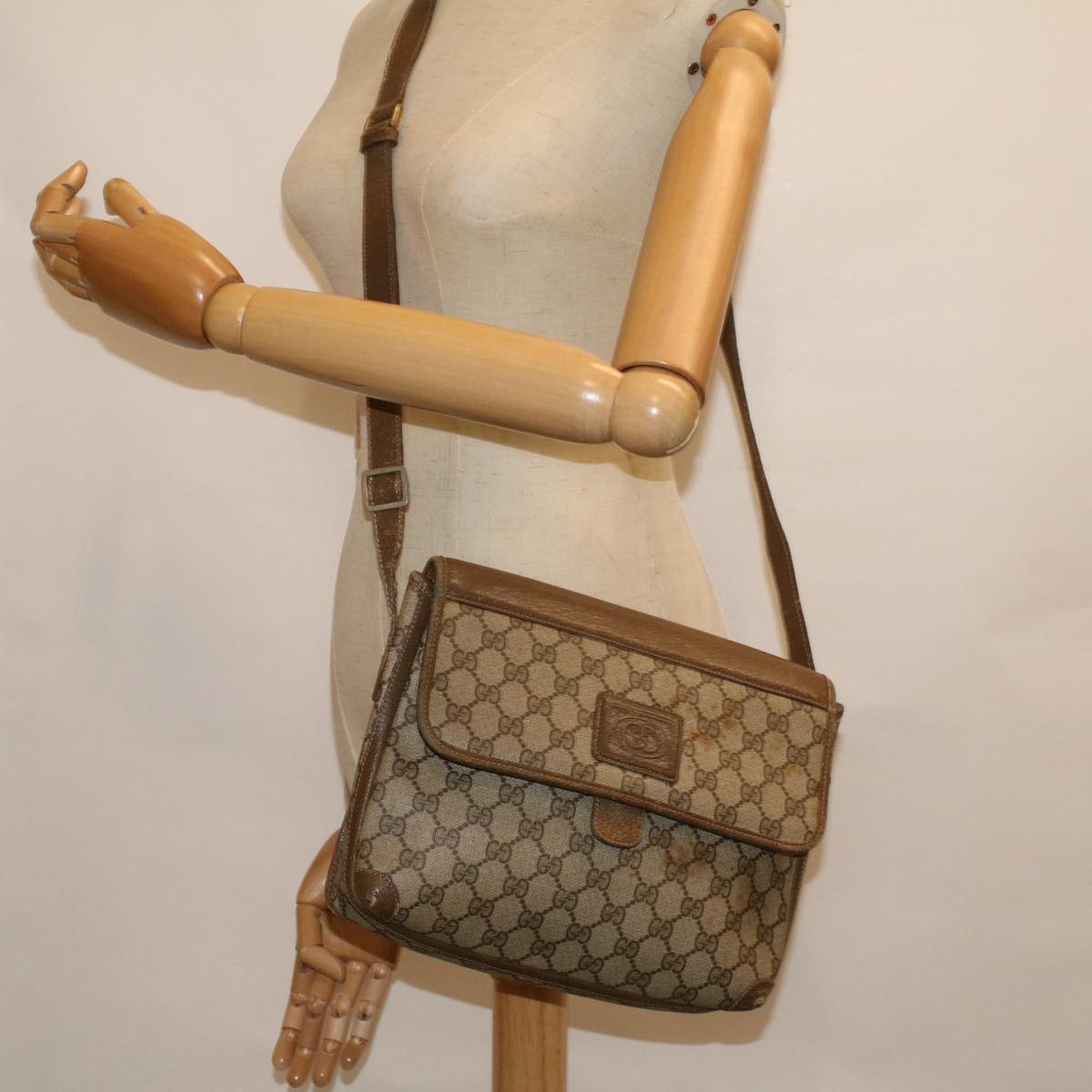 GUCCI GG Canvas Shoulder Bag PVC Leather Beige Auth 57669