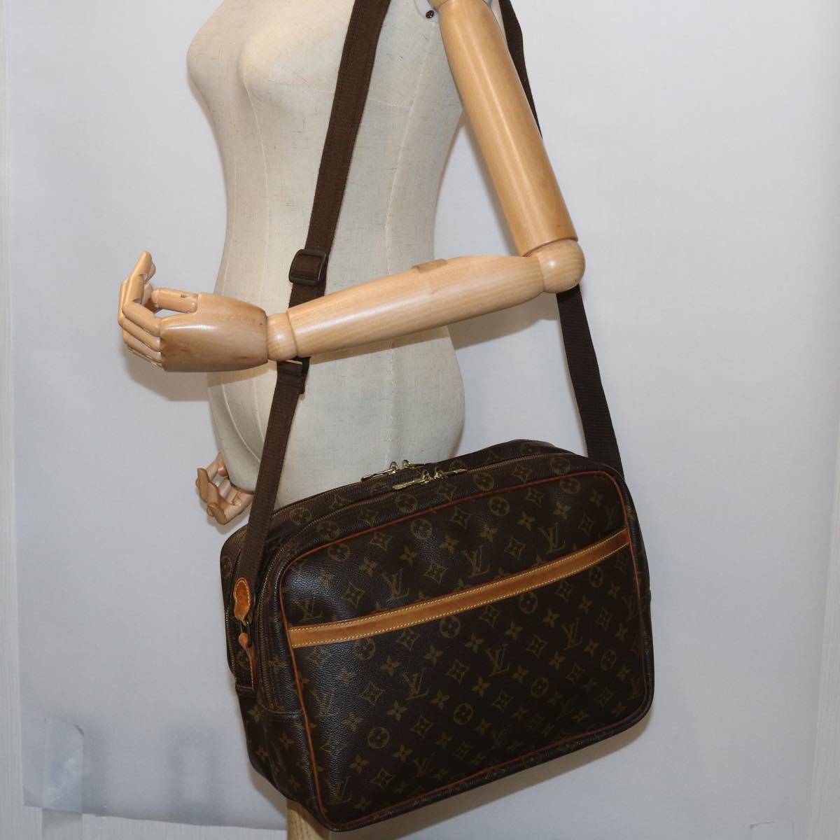 LOUIS VUITTON Monogram Reporter GM Shoulder Bag M45252 LV Auth 57699