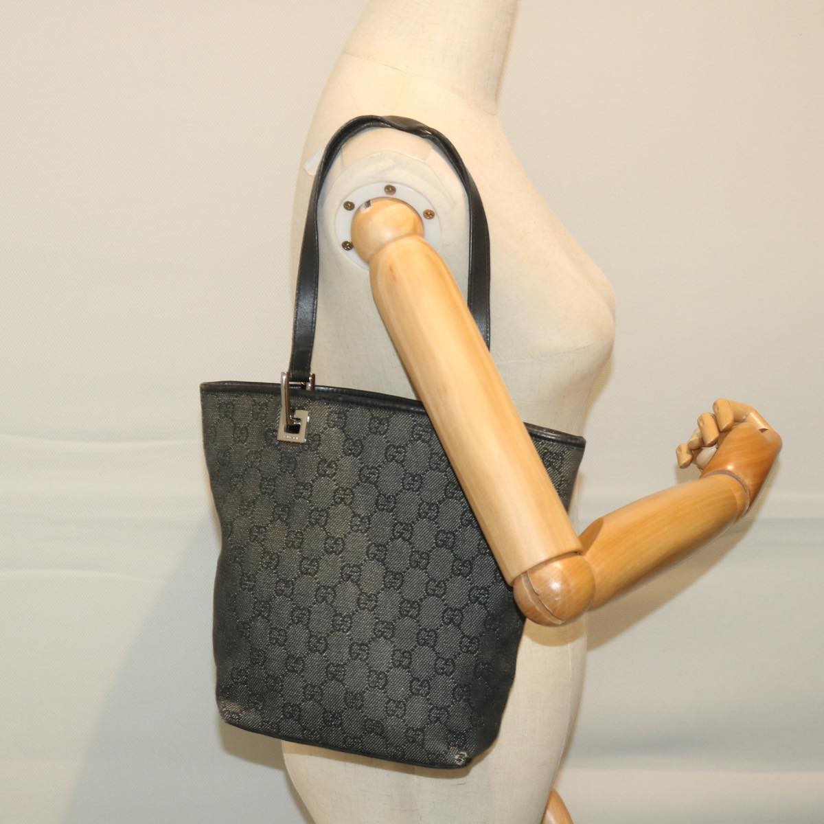 GUCCI GG Canvas Hand Bag Black 31244 Auth 58037