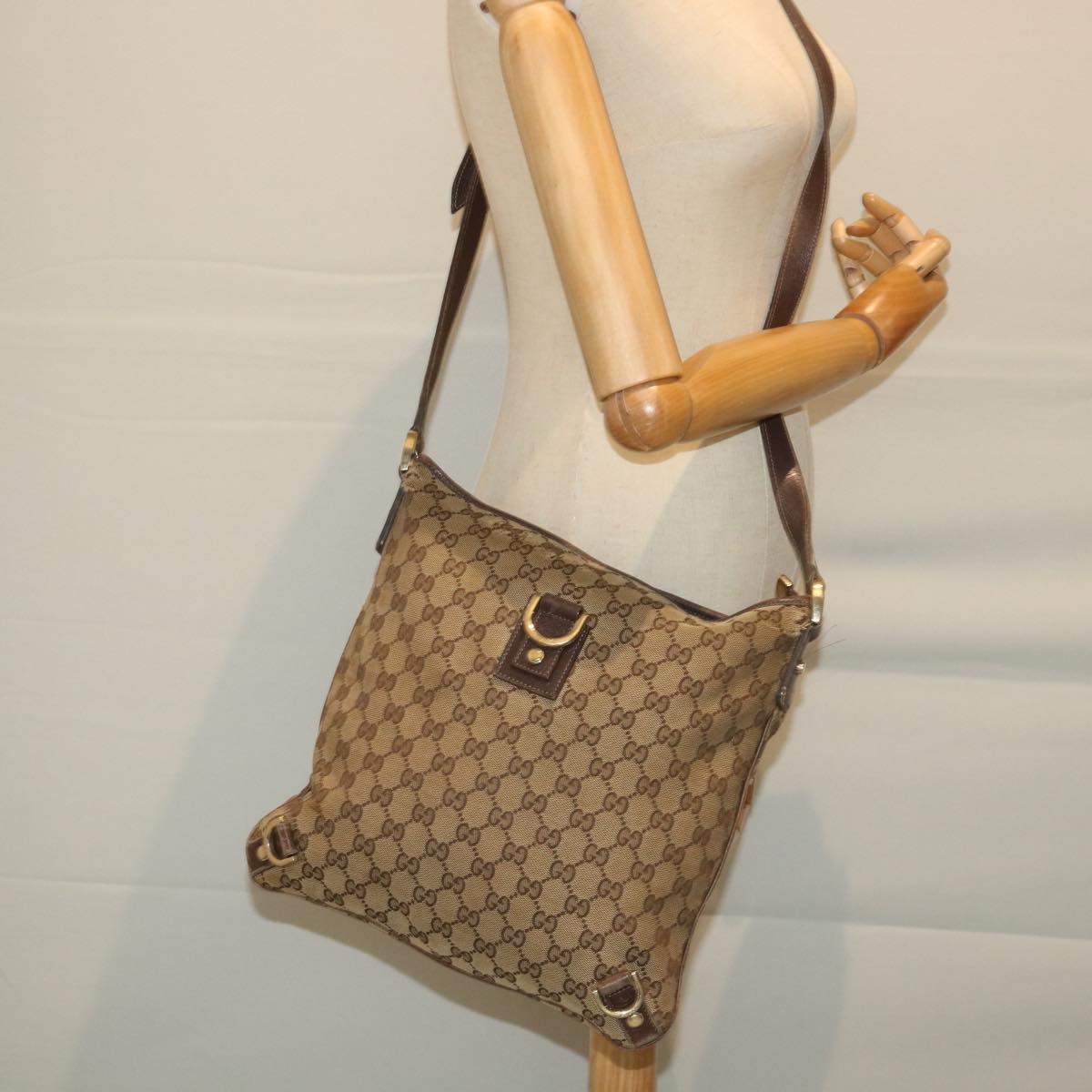 GUCCI GG Canvas Shoulder Bag Beige 131326 Auth 58039