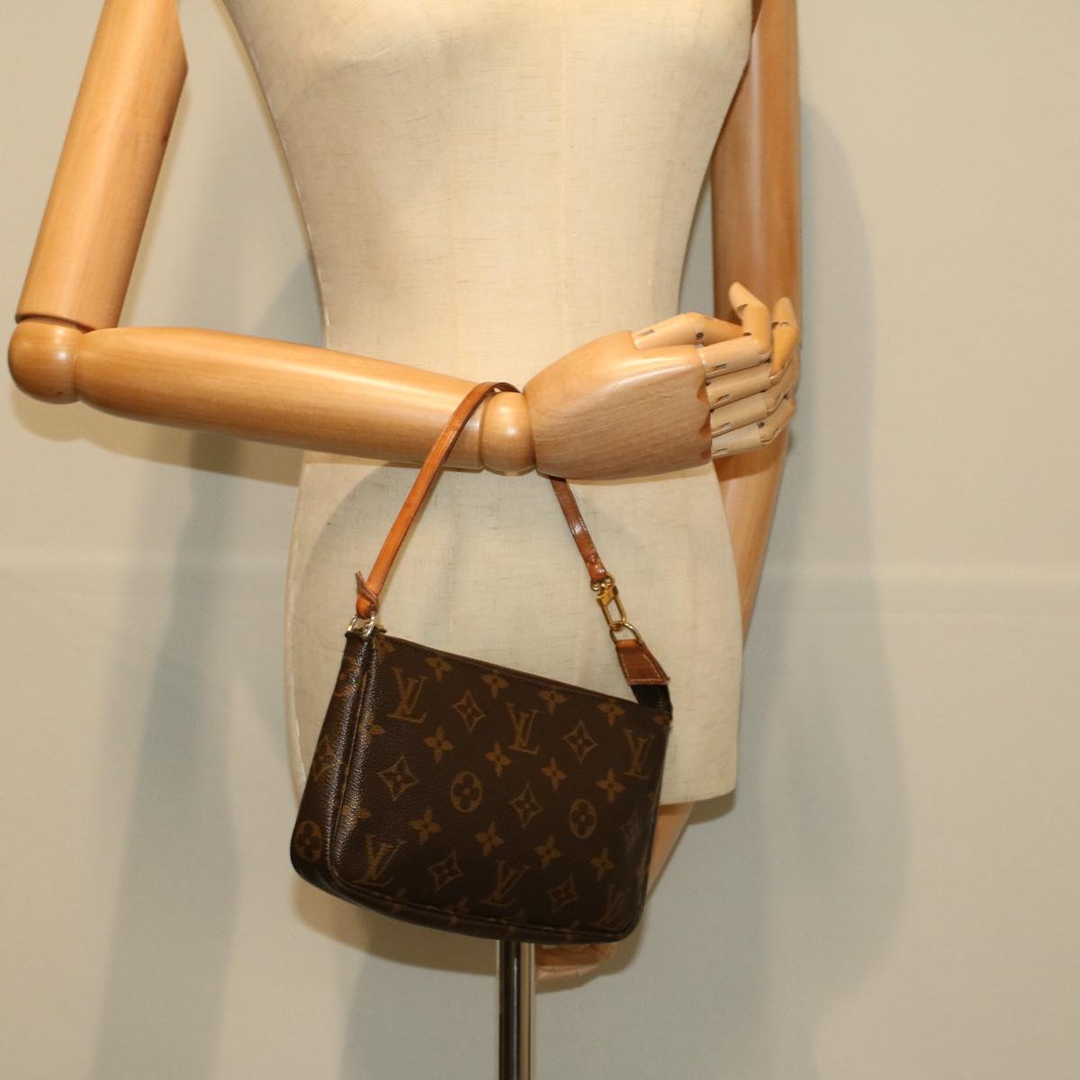 LOUIS VUITTON Monogram Pochette Accessoires Pouch M51980 LV Auth 58151