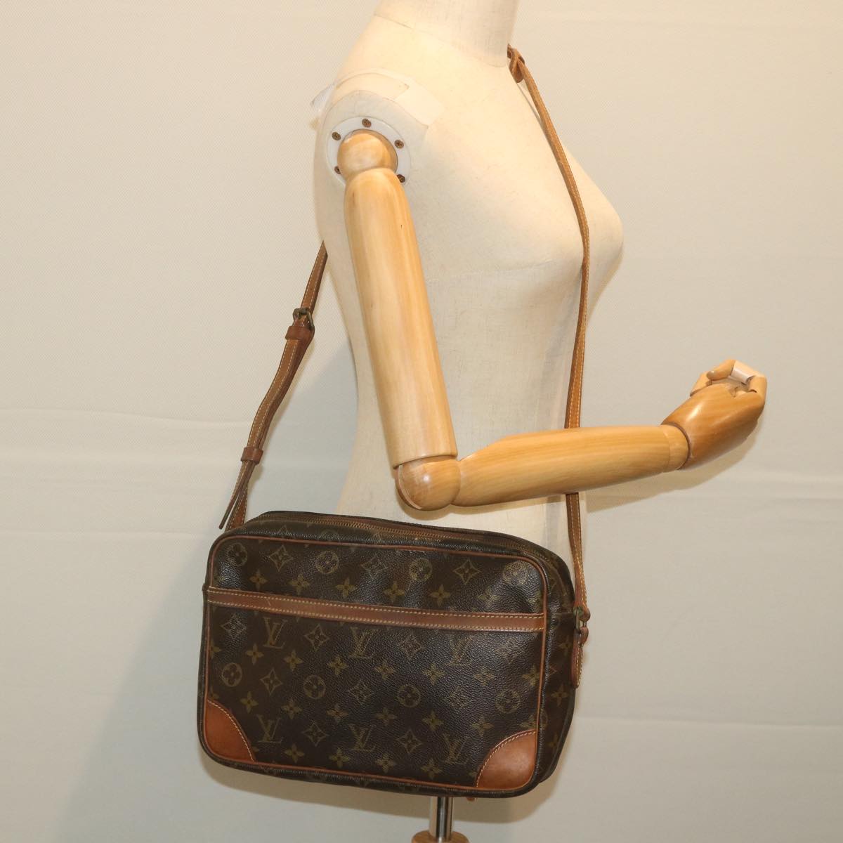 LOUIS VUITTON Monogram Trocadero 30 Shoulder Bag M51272 LV Auth 58597