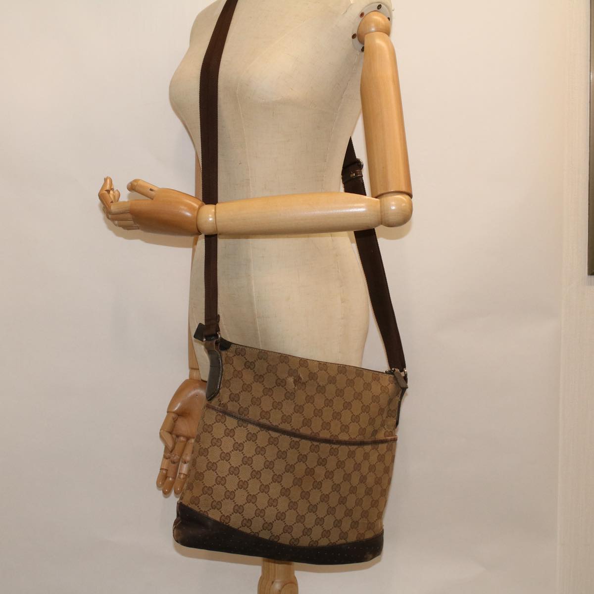 GUCCI GG Canvas Shoulder Bag Beige 145856 Auth 58787