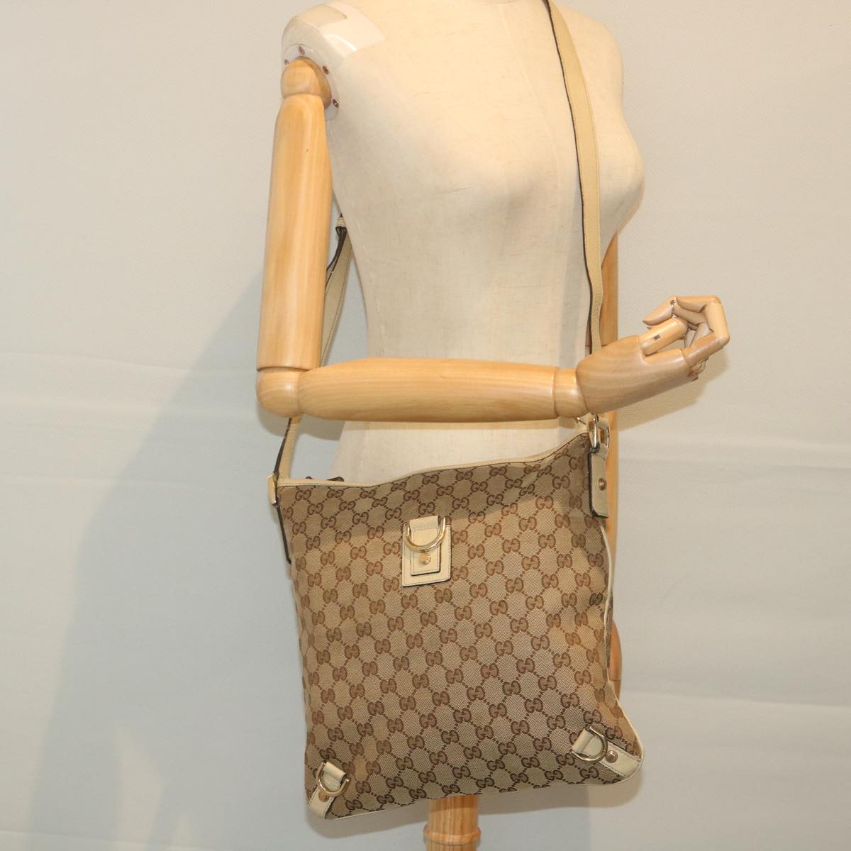 GUCCI GG Canvas Shoulder Bag Beige 131326 Auth 58790