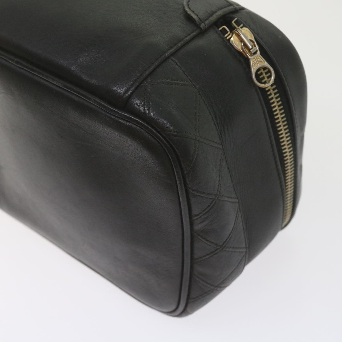 CHANEL Vanity Cosmetic Pouch Leather Black CC Auth 59984