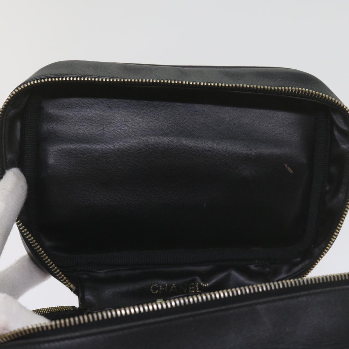 CHANEL Vanity Cosmetic Pouch Leather Black CC Auth 59984