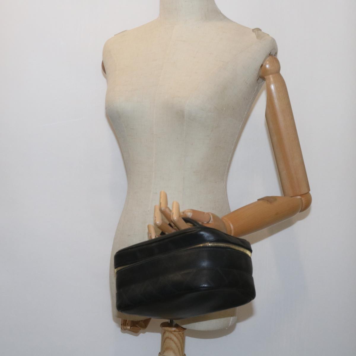 CHANEL Vanity Cosmetic Pouch Leather Black CC Auth 59984