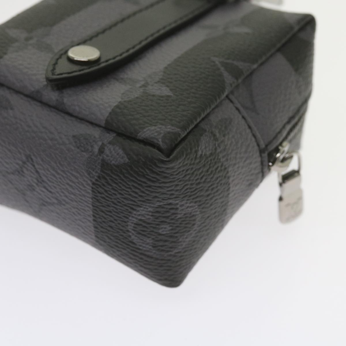 LOUIS VUITTON Monogram Eclipse Stripe NIGO Porte Cles Squared MP3224 Auth 60208S