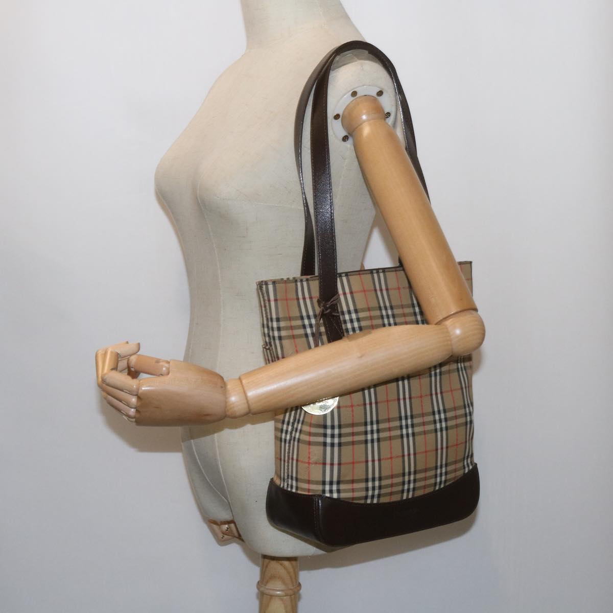 Burberrys Nova Check Shoulder Bag Canvas Beige Auth 60870