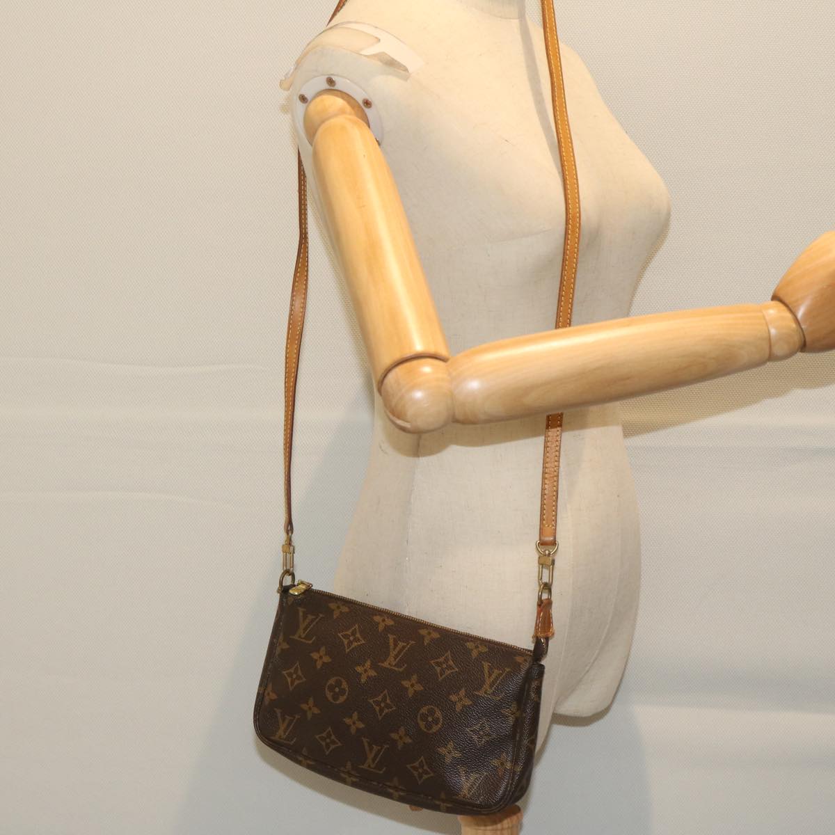 LOUIS VUITTON Monogram Pochette Accessoires Pouch M51980 LV Auth 61282