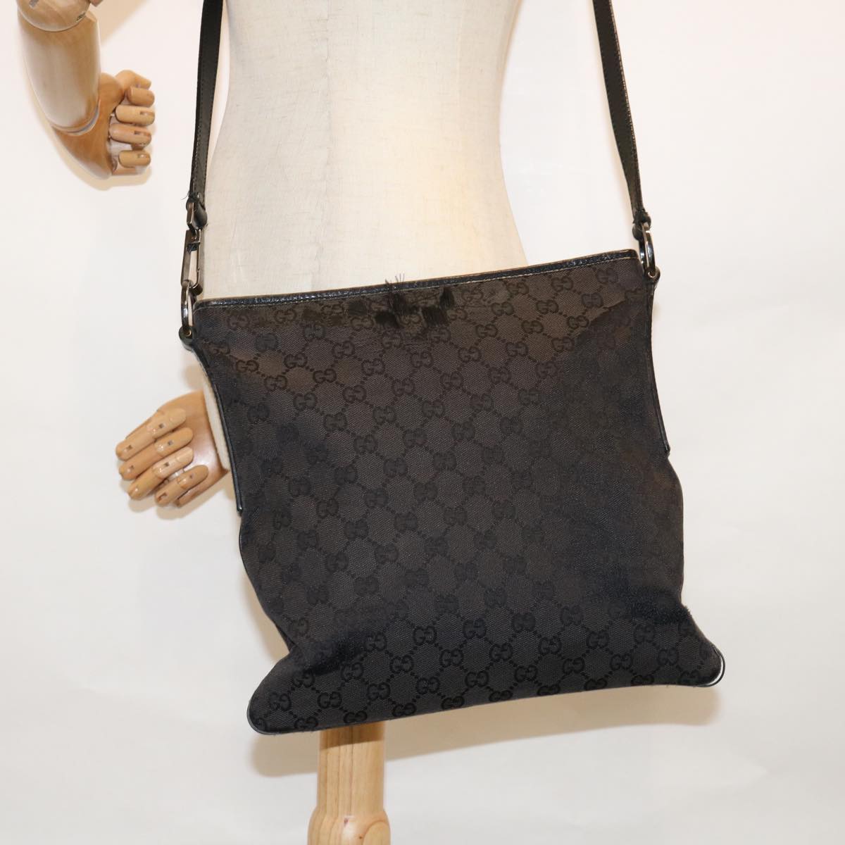 GUCCI GG Canvas Shoulder Bag Black 113013 Auth 61651