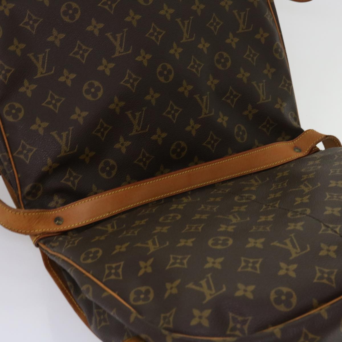 LOUIS VUITTON Monogram Saumur 35 Shoulder Bag M42254 LV Auth 61949