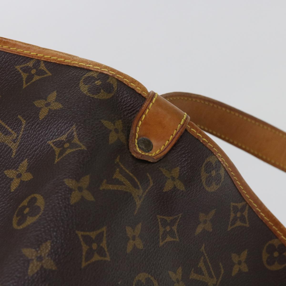 LOUIS VUITTON Monogram Saumur 35 Shoulder Bag M42254 LV Auth 61949