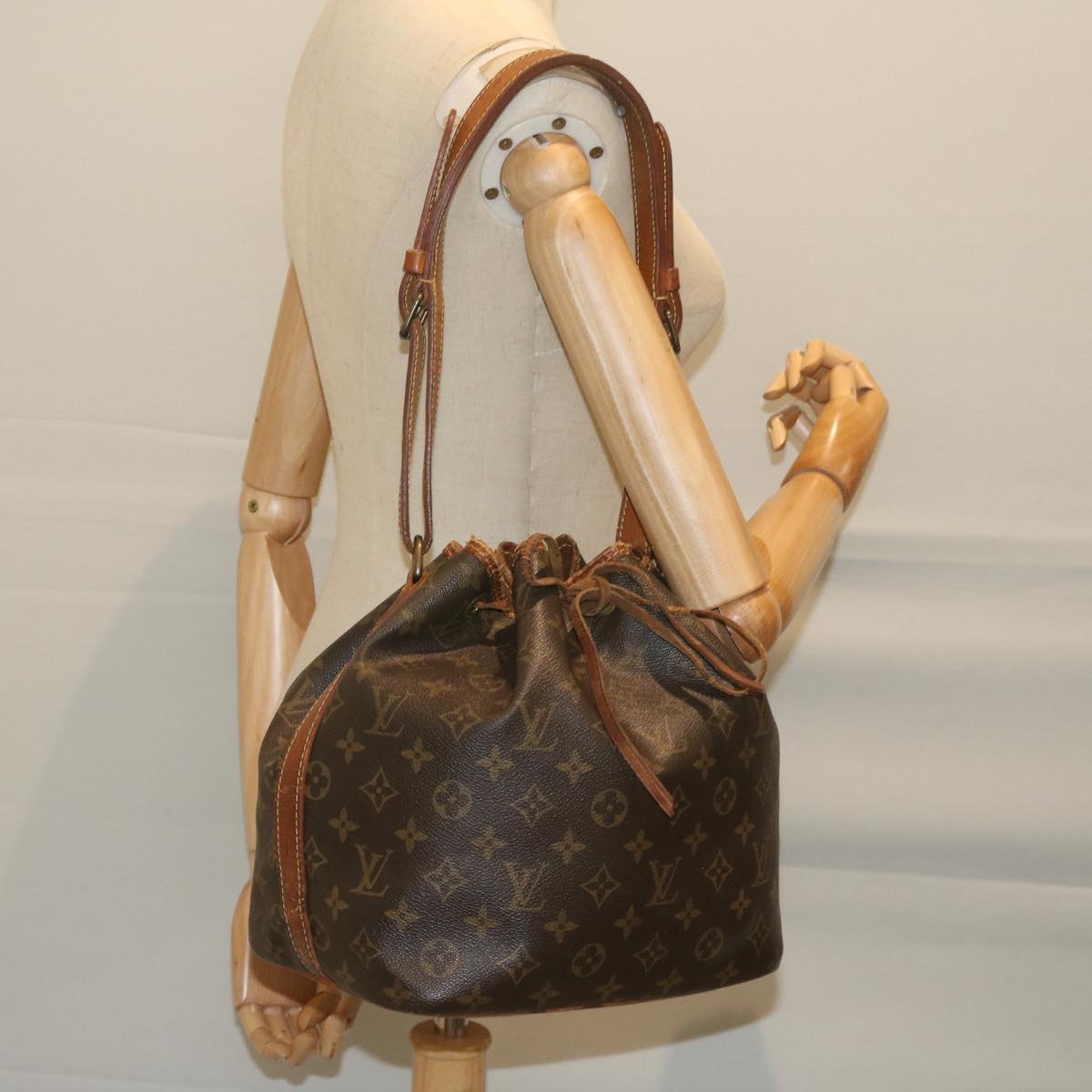 LOUIS VUITTON Monogram Petit Noe Shoulder Bag M42226 LV Auth 62304